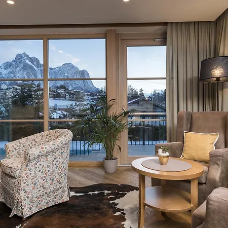 Hotel Villa Kastelruth 4*